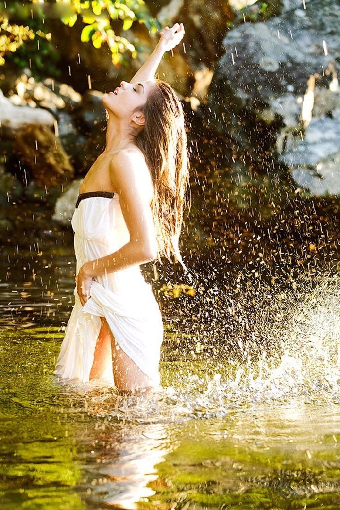 Marie Avgeropoulos in Zibo