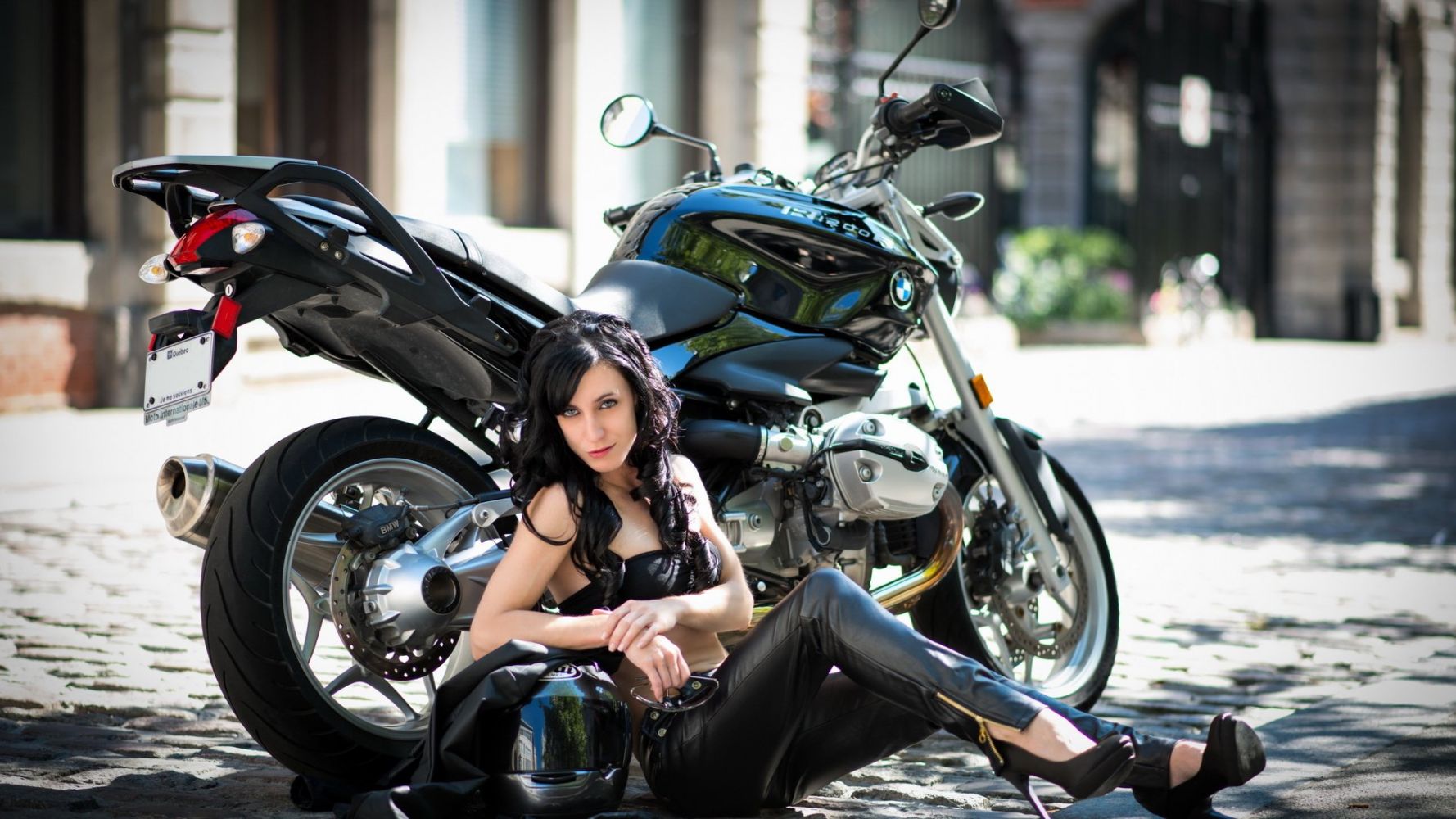 European women on bikes in Zibo