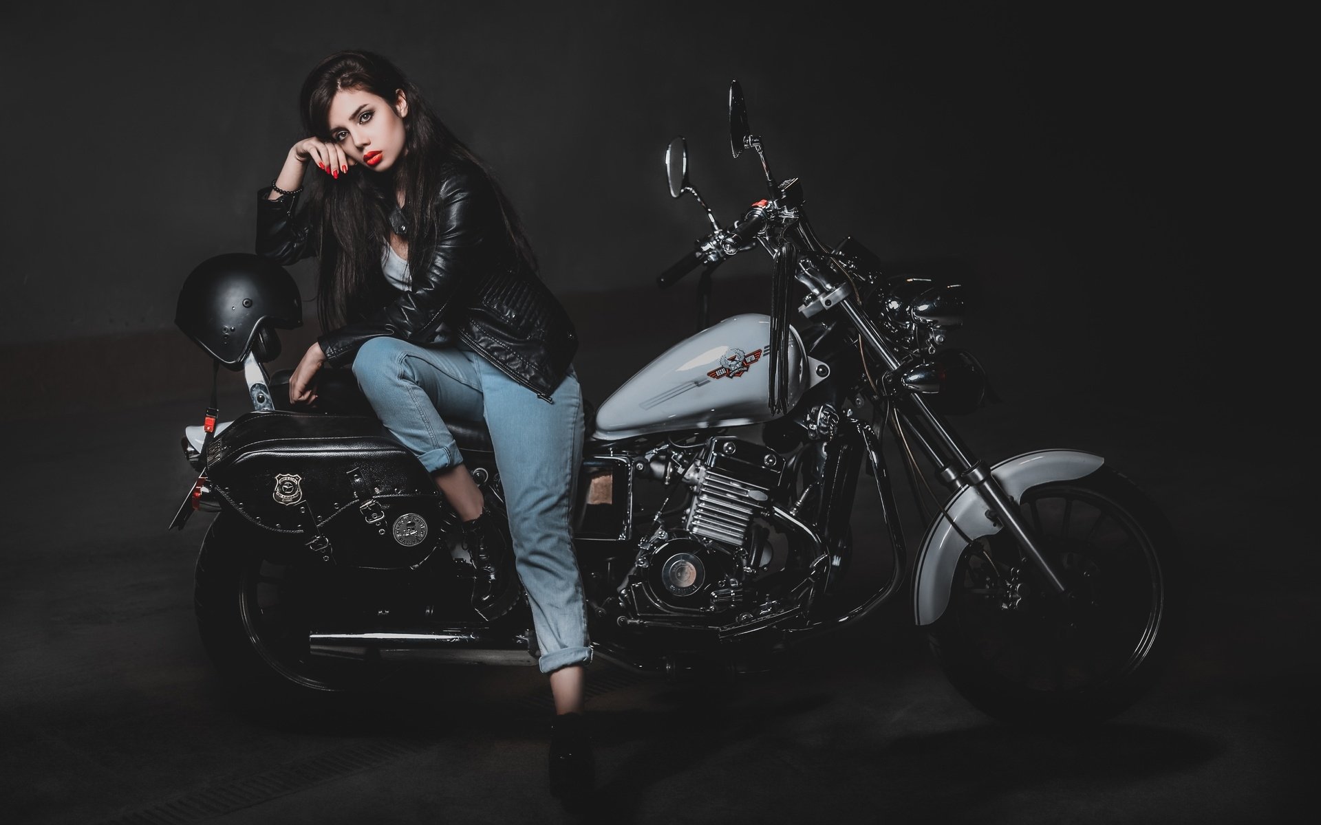 Biker girls: style and drive in Zibo