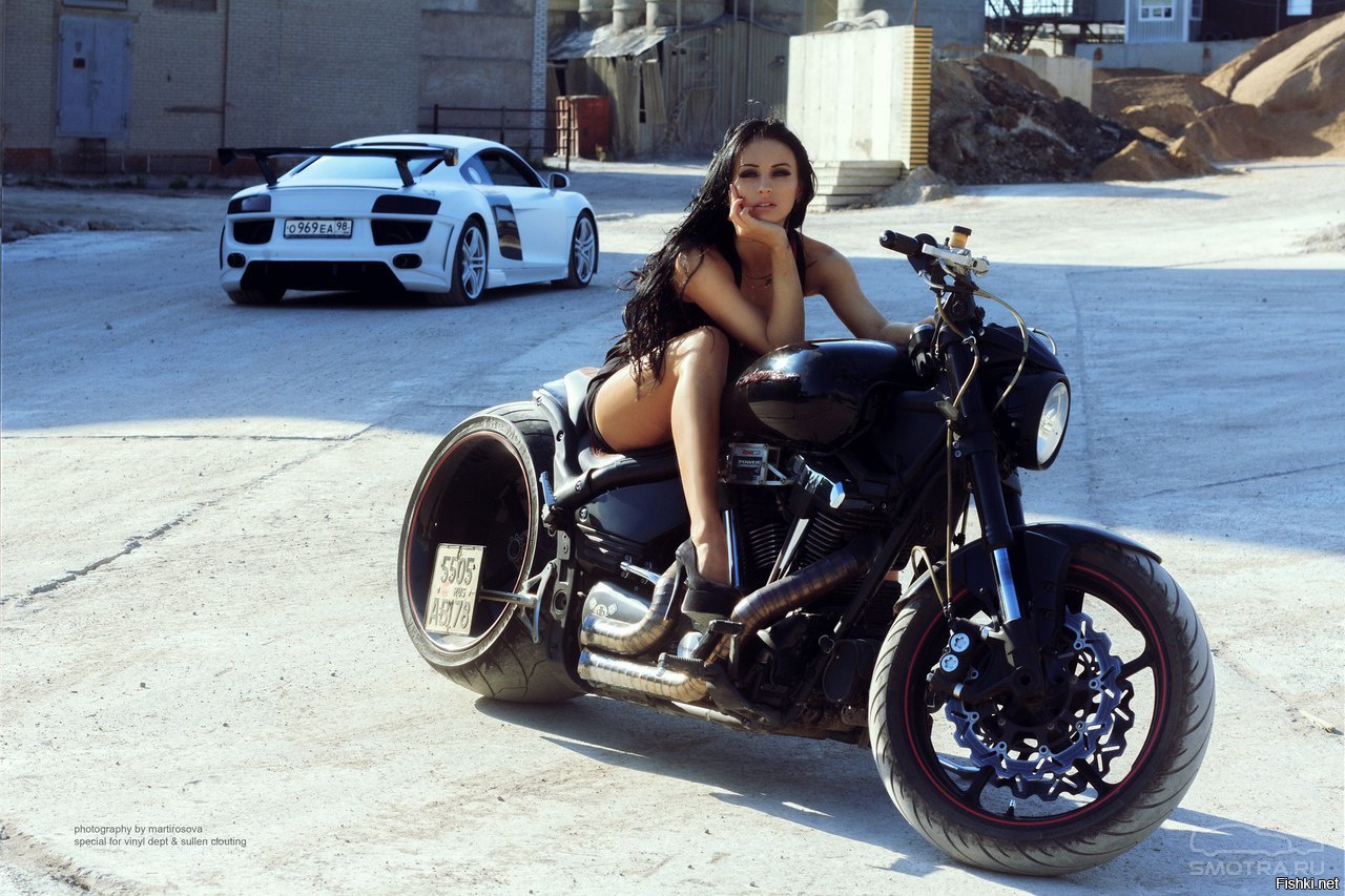 Sexy model Brunettes on a motorcycle in Zibo