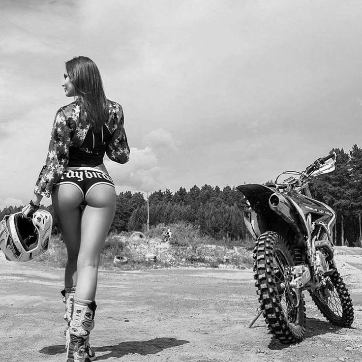 Beautiful girls and motorcycles in Zibo