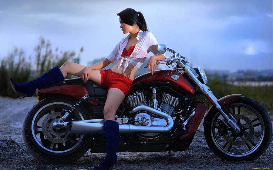 Beautiful girls and motorcycles in Zibo