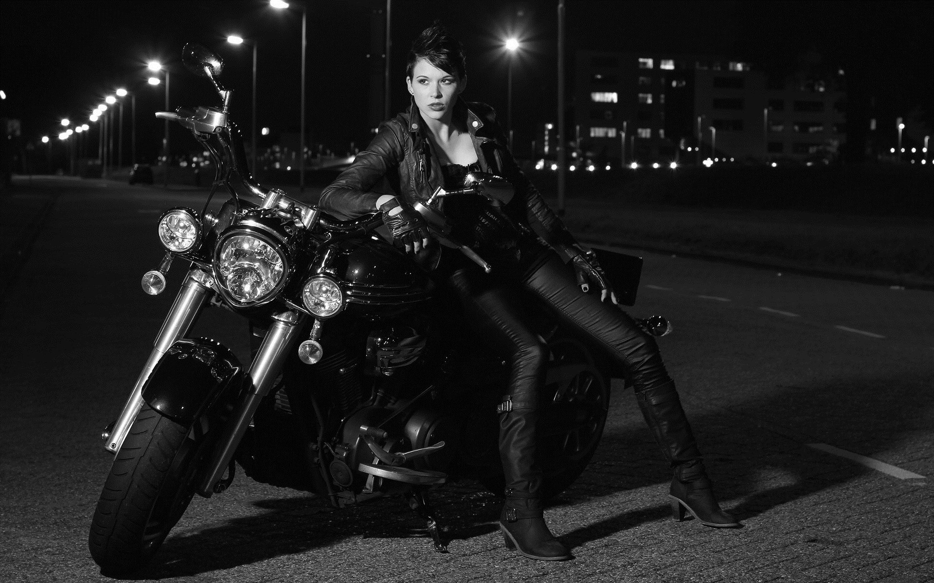 Photo Beautiful girls and motorcycles in Zibo