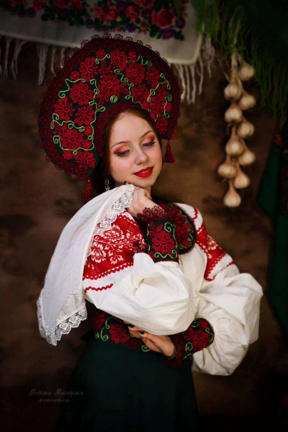 Women in Slavic costumes underwear in Zibo