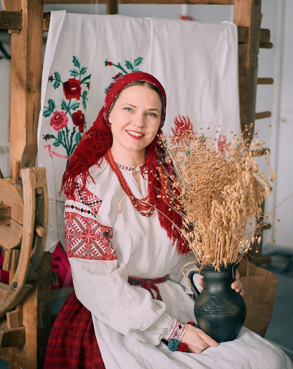 Women in Slavic costumes in Zibo