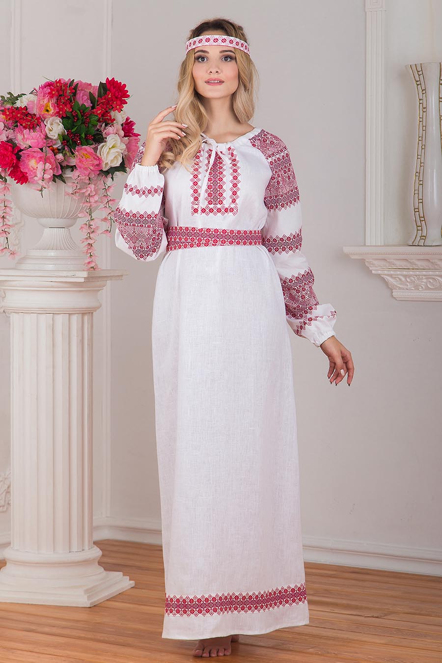 Women in Slavic costumes in Zibo