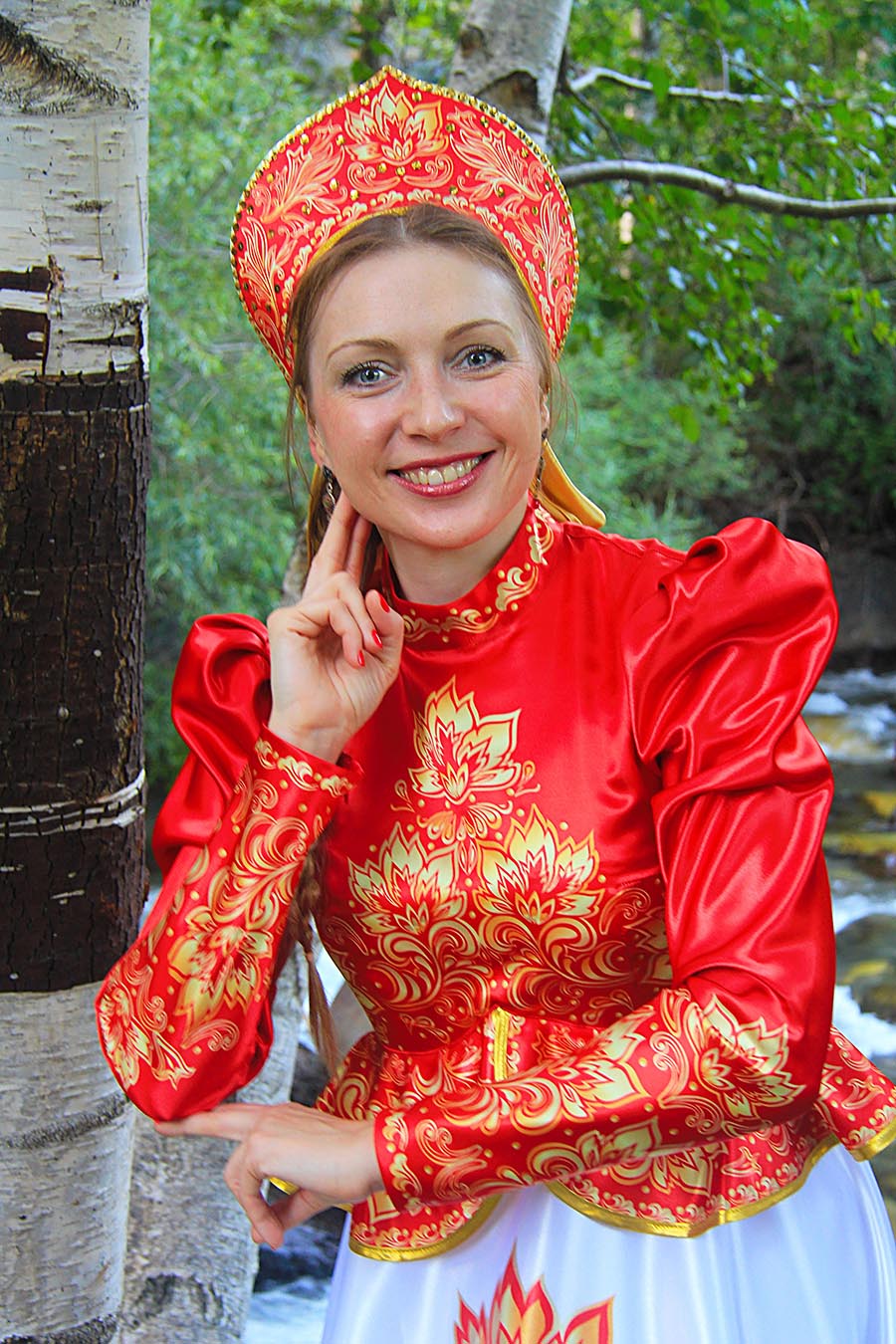 Women in Slavic costumes in Zibo