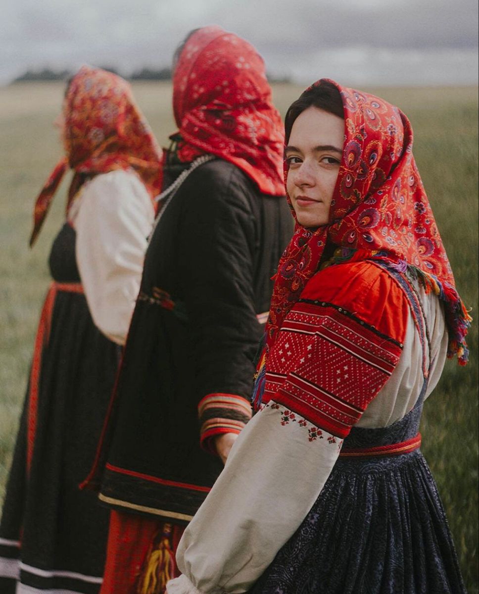 Women in Slavic costumes in Zibo
