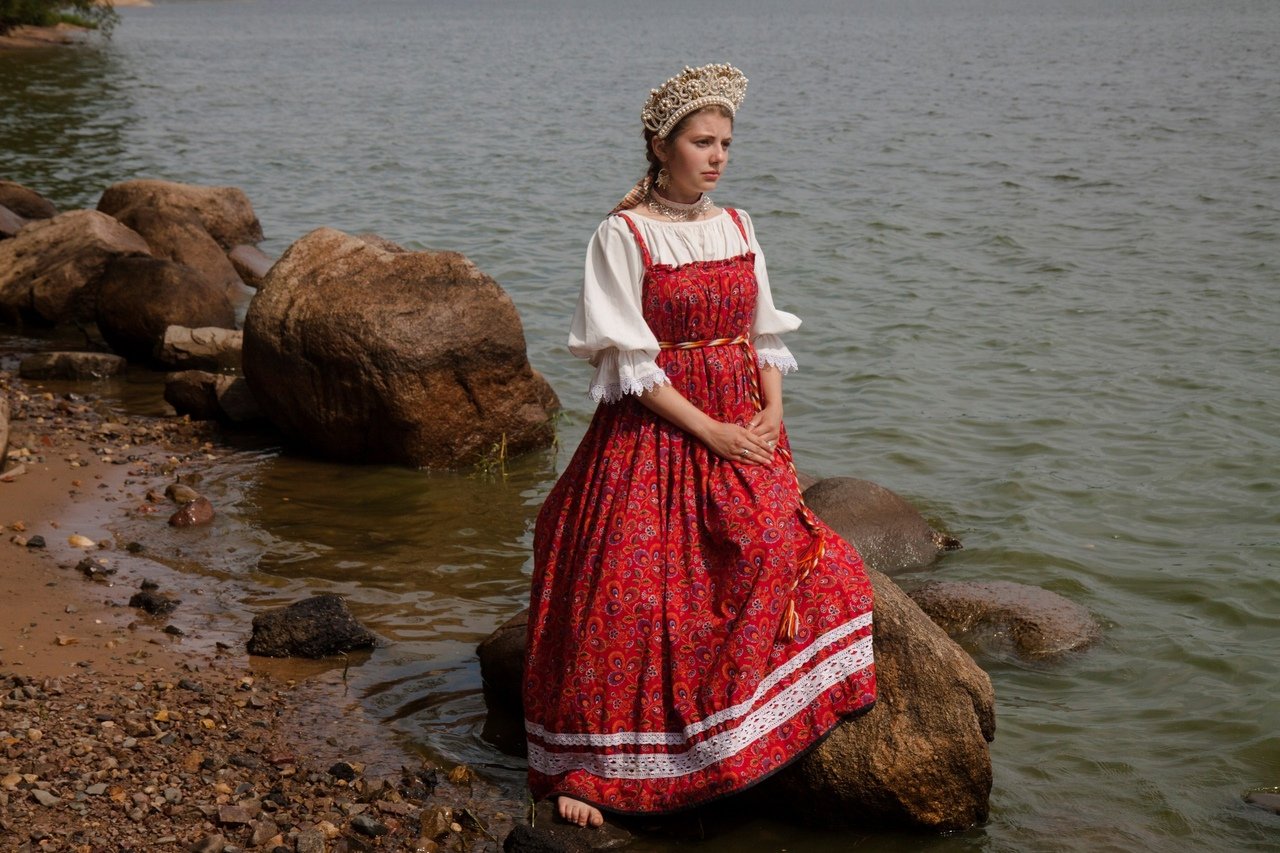 Women in Slavic costumes in Zibo