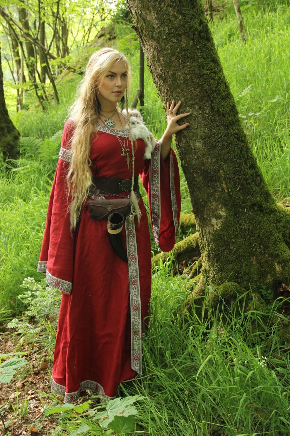 Women in Slavic costumes in Zibo