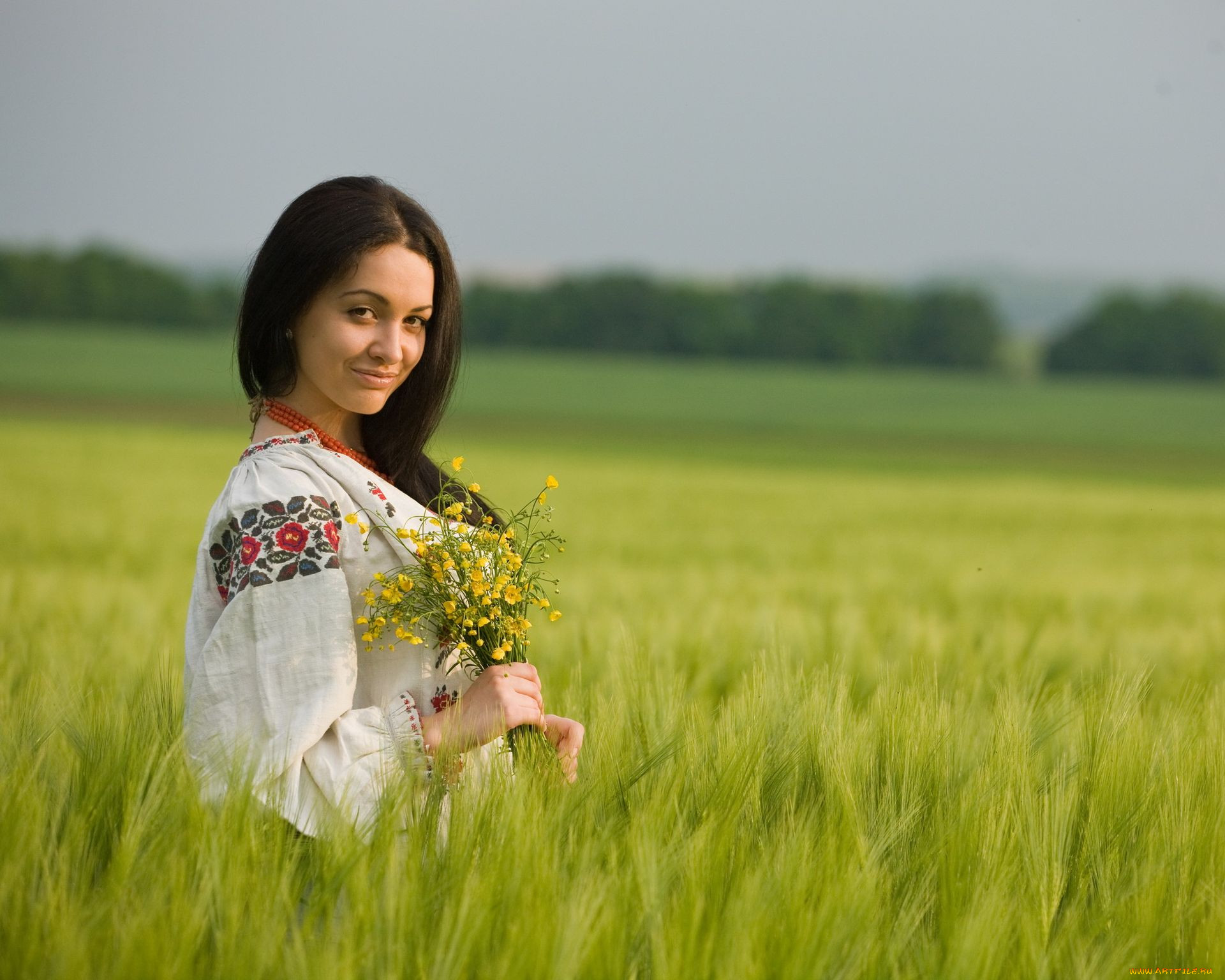 Women in Slavic costumes in Zibo