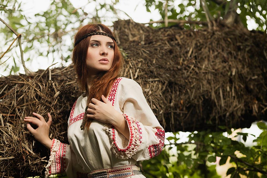 Women in Slavic costumes in Zibo