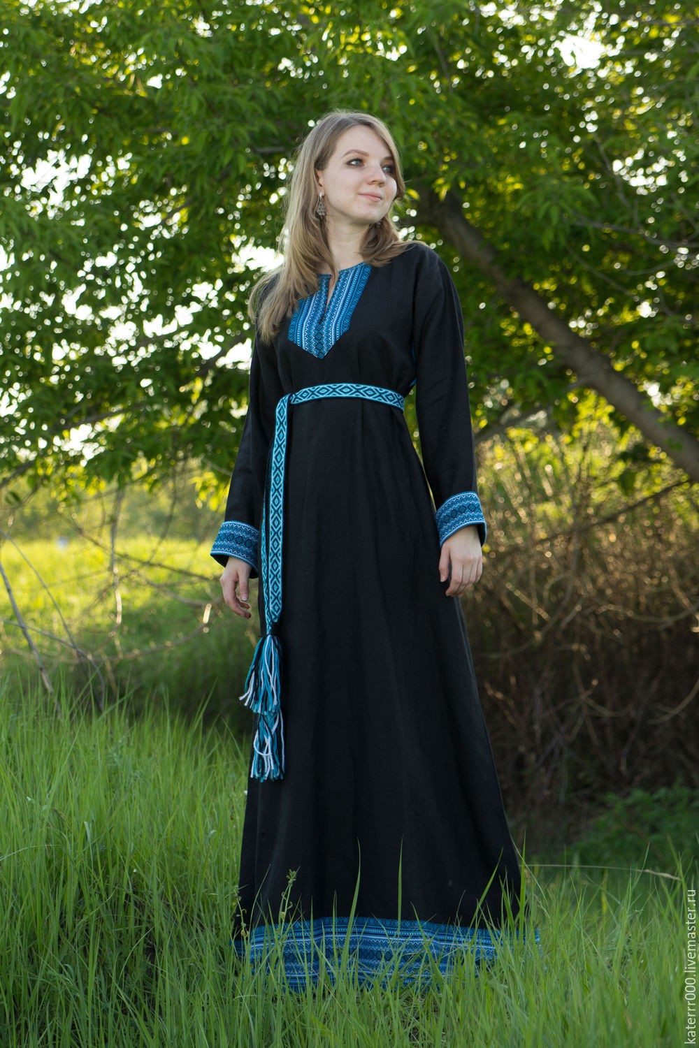 Women in Slavic costumes in Zibo