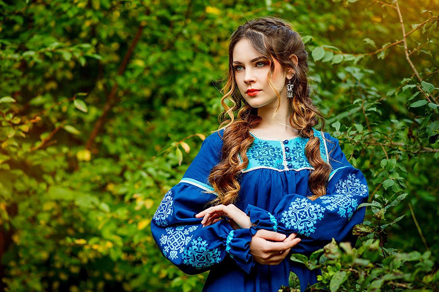 Sexy photo Women in Slavic costumes in Zibo