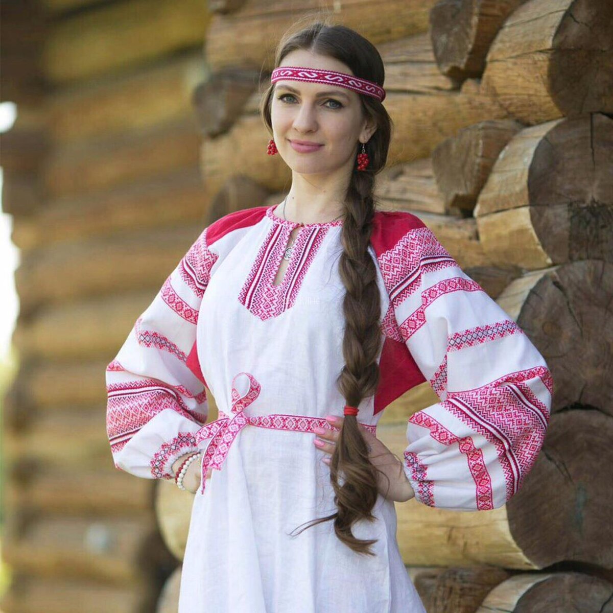 Girls in Slavic costumes in Zibo