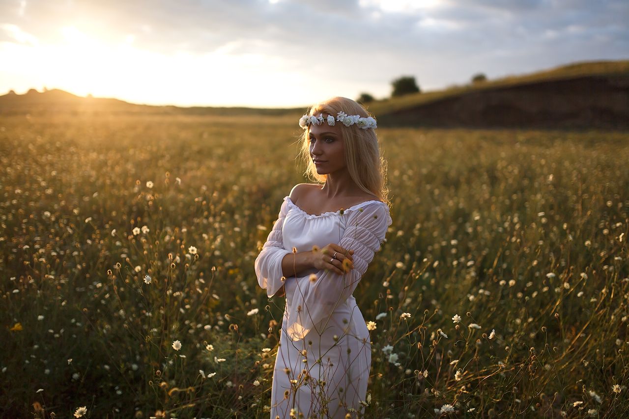 Girls in Slavic costumes in Zibo