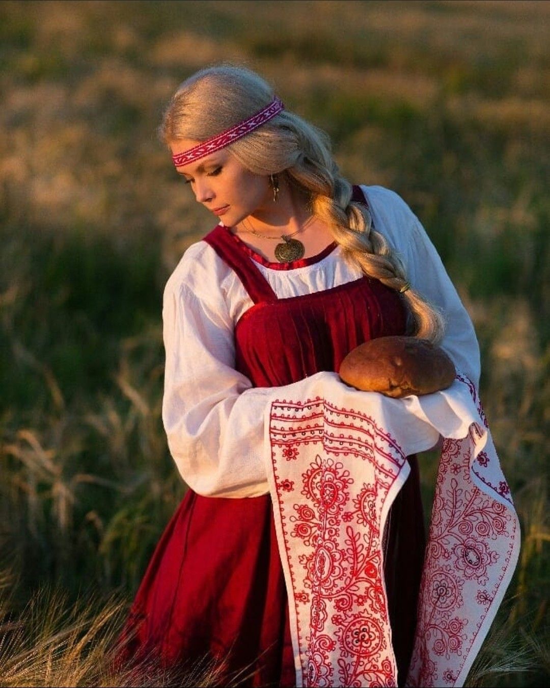Girls in Slavic costumes in Zibo