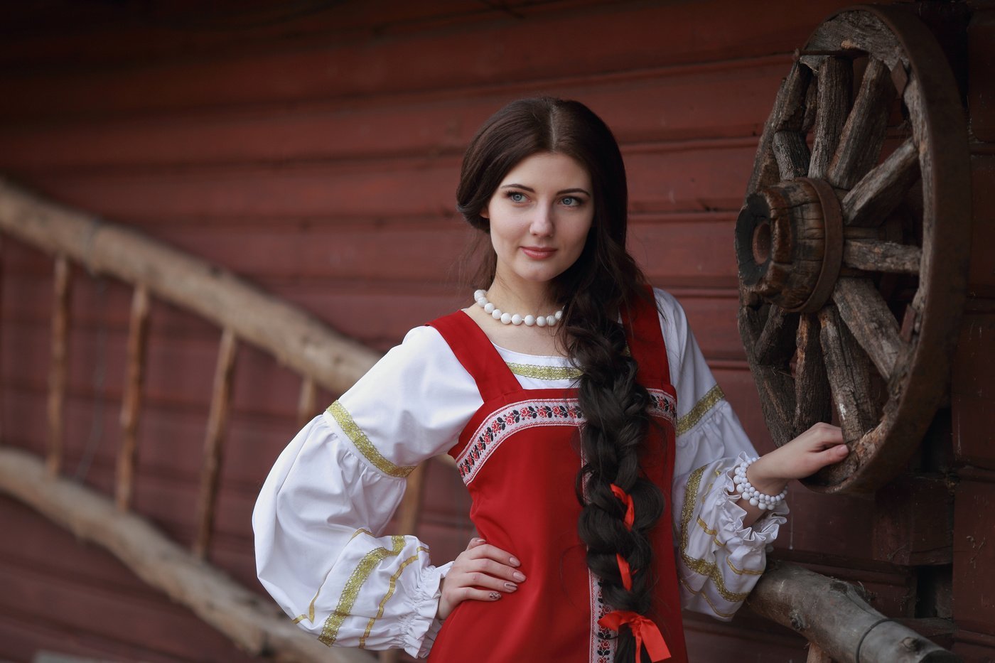 Girls in Slavic costumes in Zibo