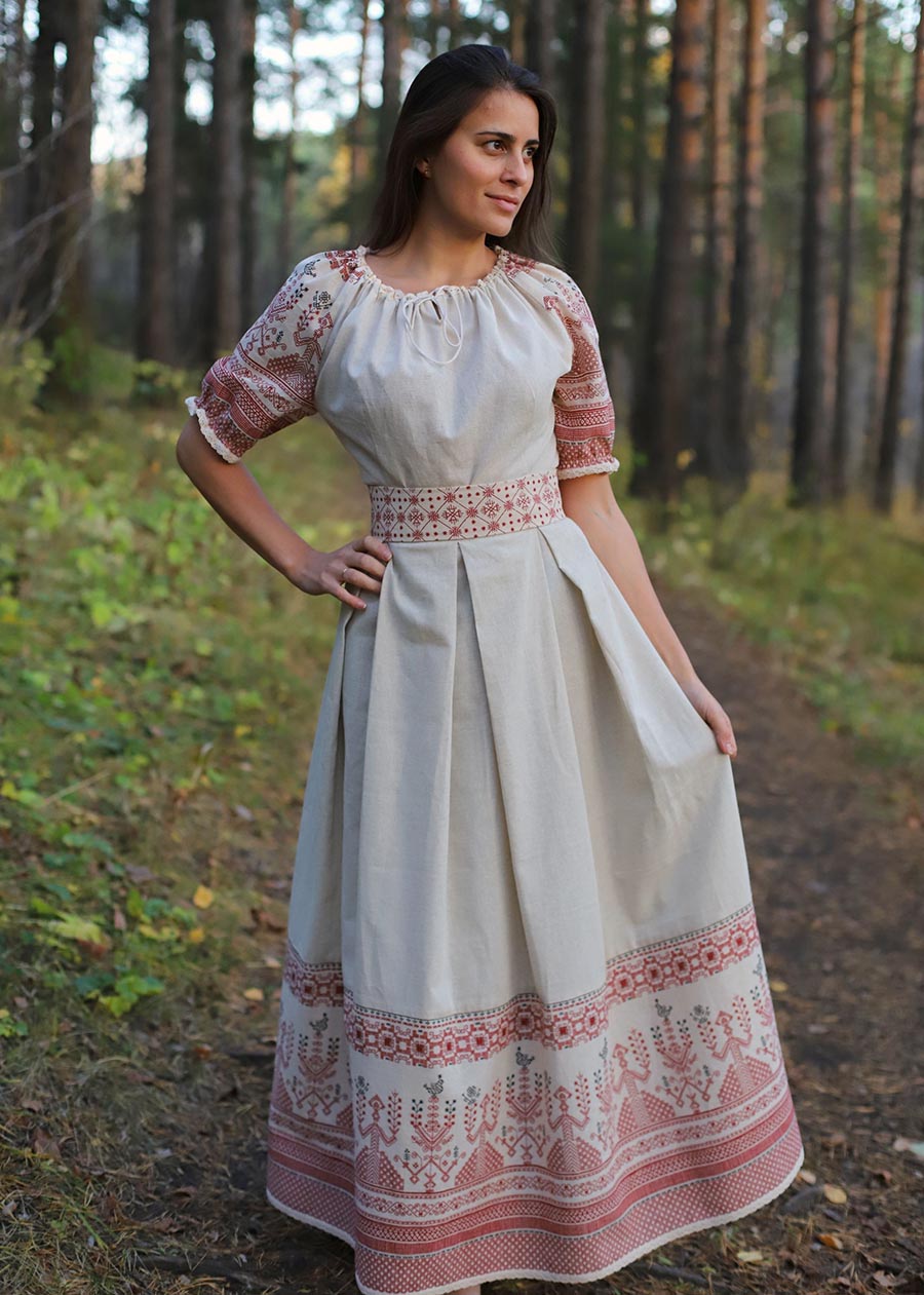 Girls in Slavic costumes in Zibo