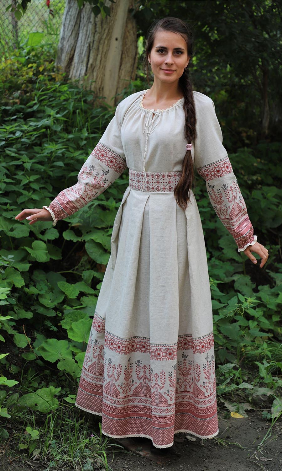 Girls in Slavic costumes in Zibo