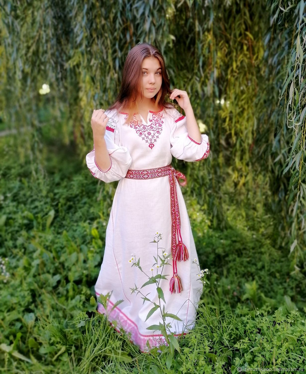 Girl Girls in Slavic costumes in Zibo