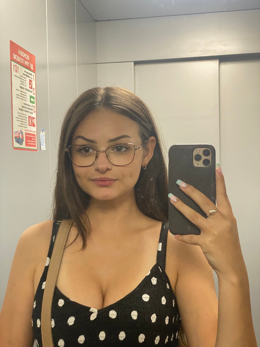 Sexy model Stacy in Zibo